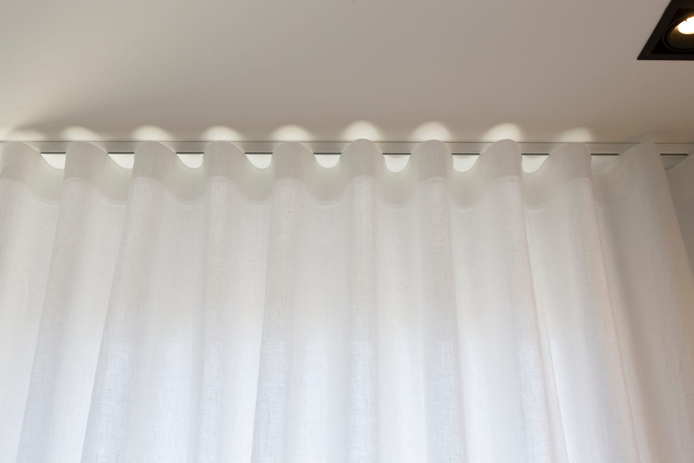 Detail des Wellenkopfes an der Deckenschiene