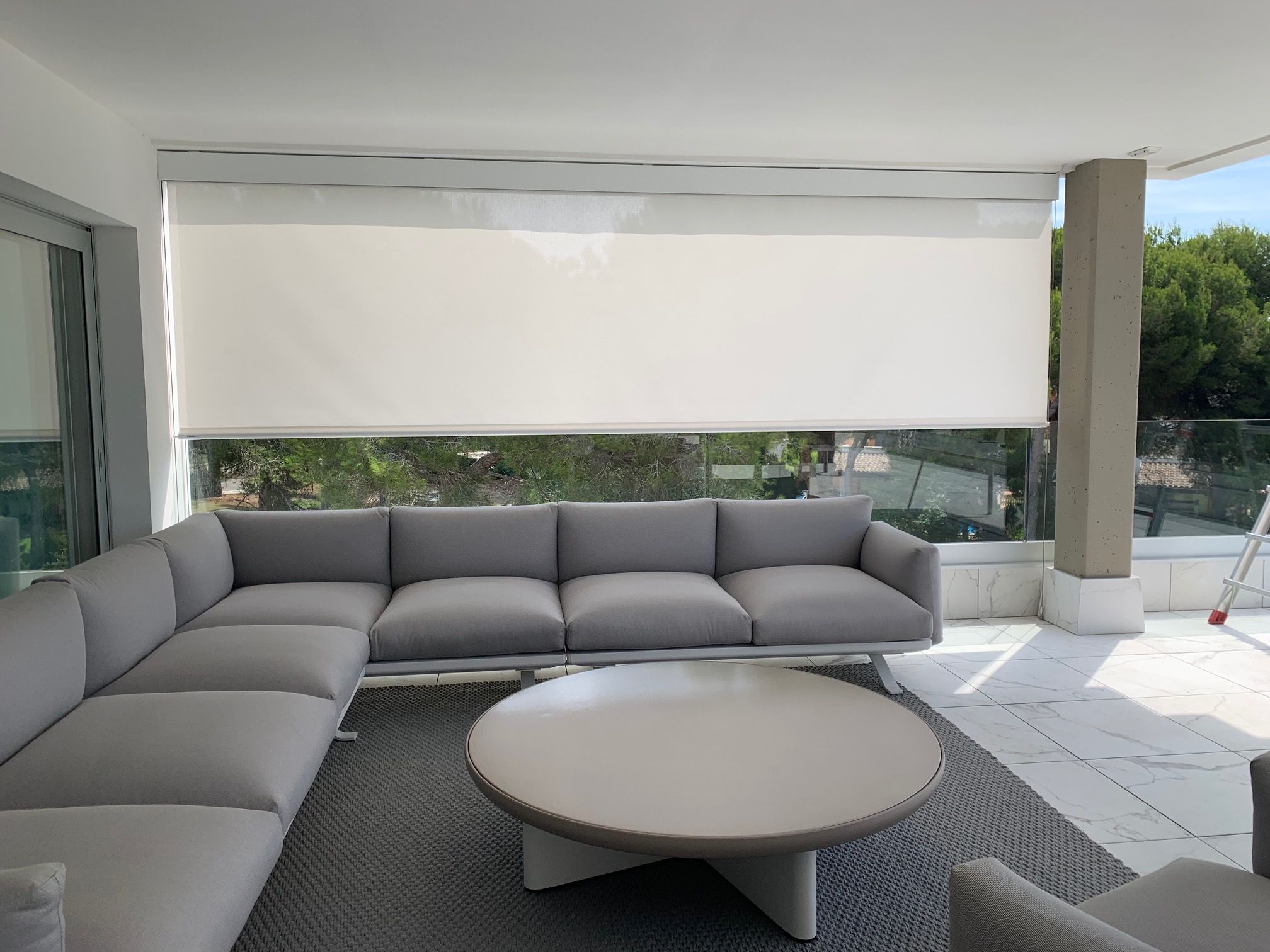 Cable-guided B-Box awning fully extended in Santa Ponsa, Mallorca