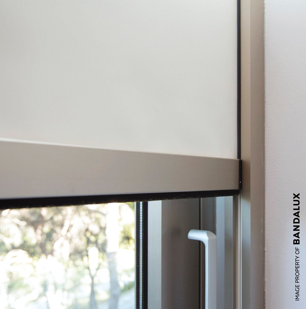 Roller blind with ZI cassette (2)