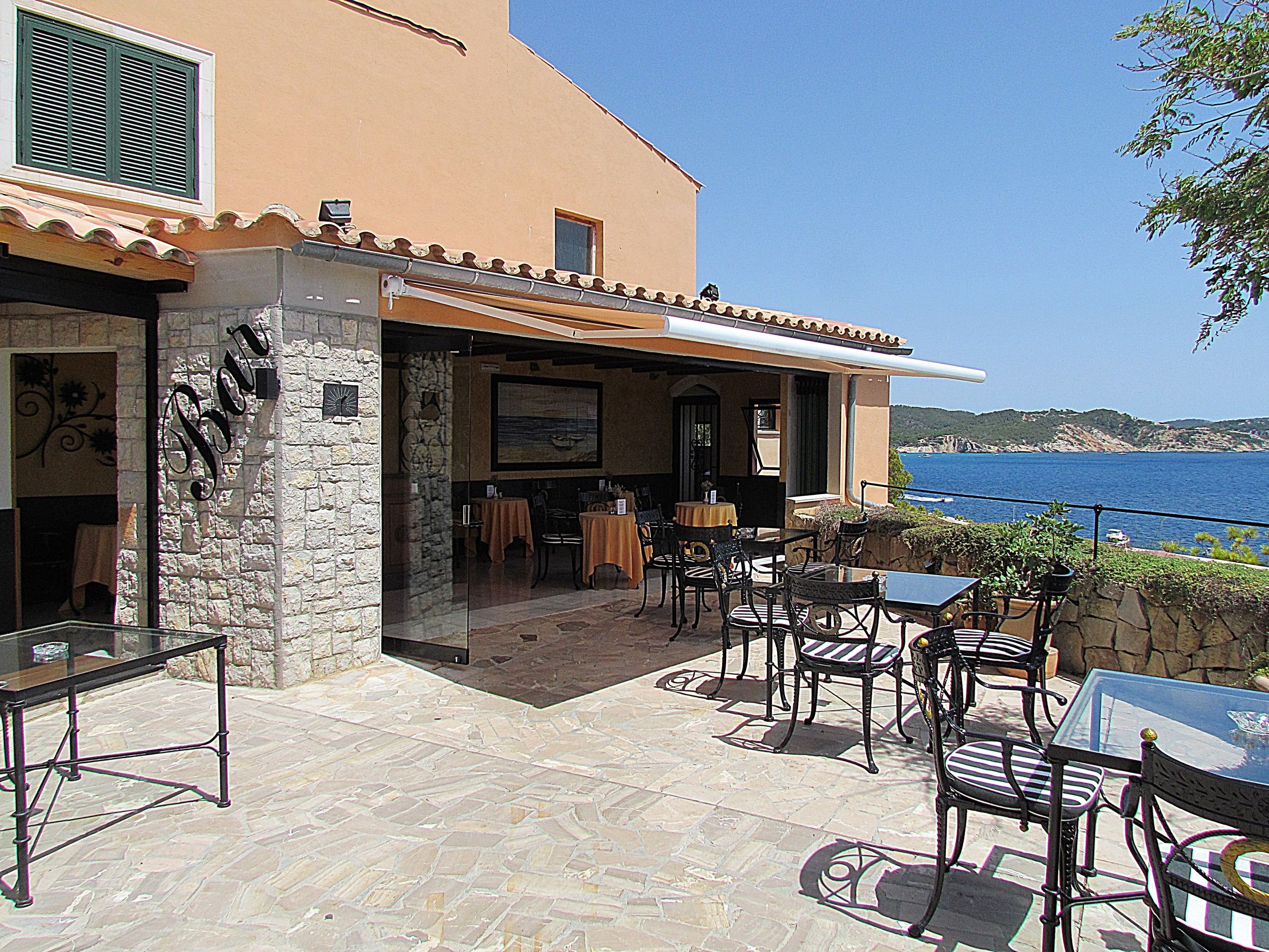 Awnings – Cala Fornells – Mallorca (1)