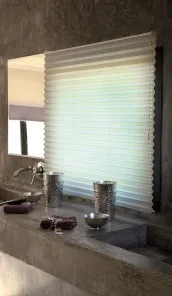 Easy-to-install pleated blind