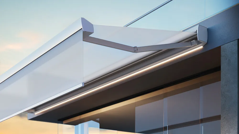 Toldo cofre extendido sobre una terraza