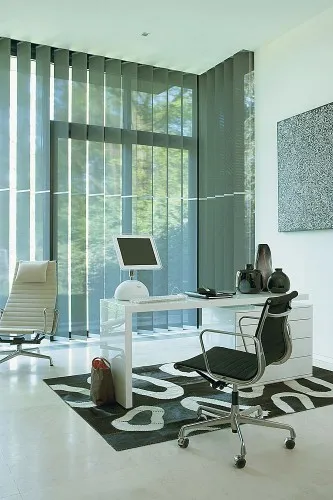 Cortinas verticales en oficinas