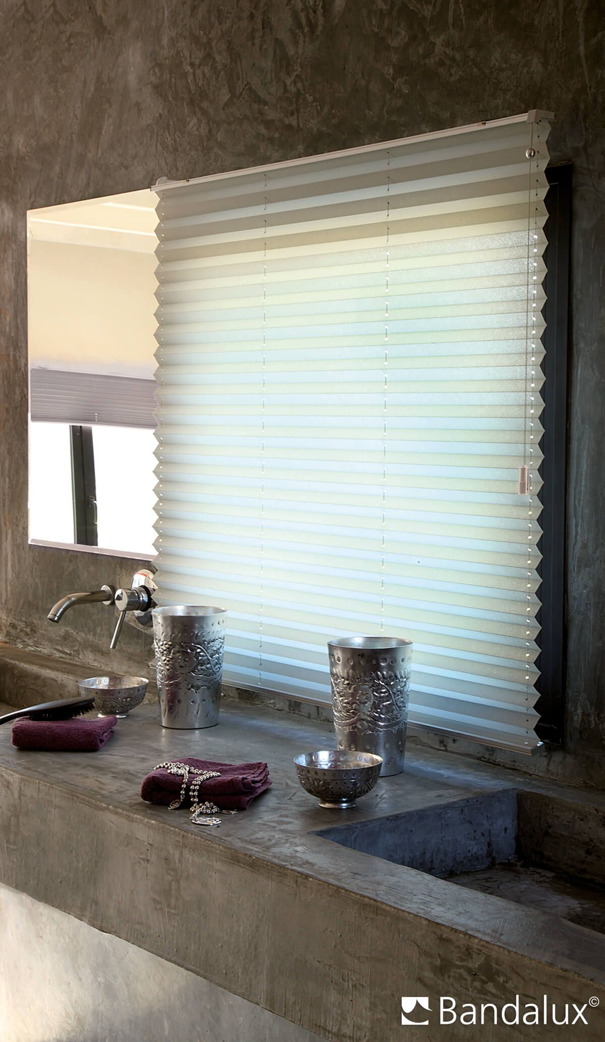 Pleated shades and cellular shades (4)