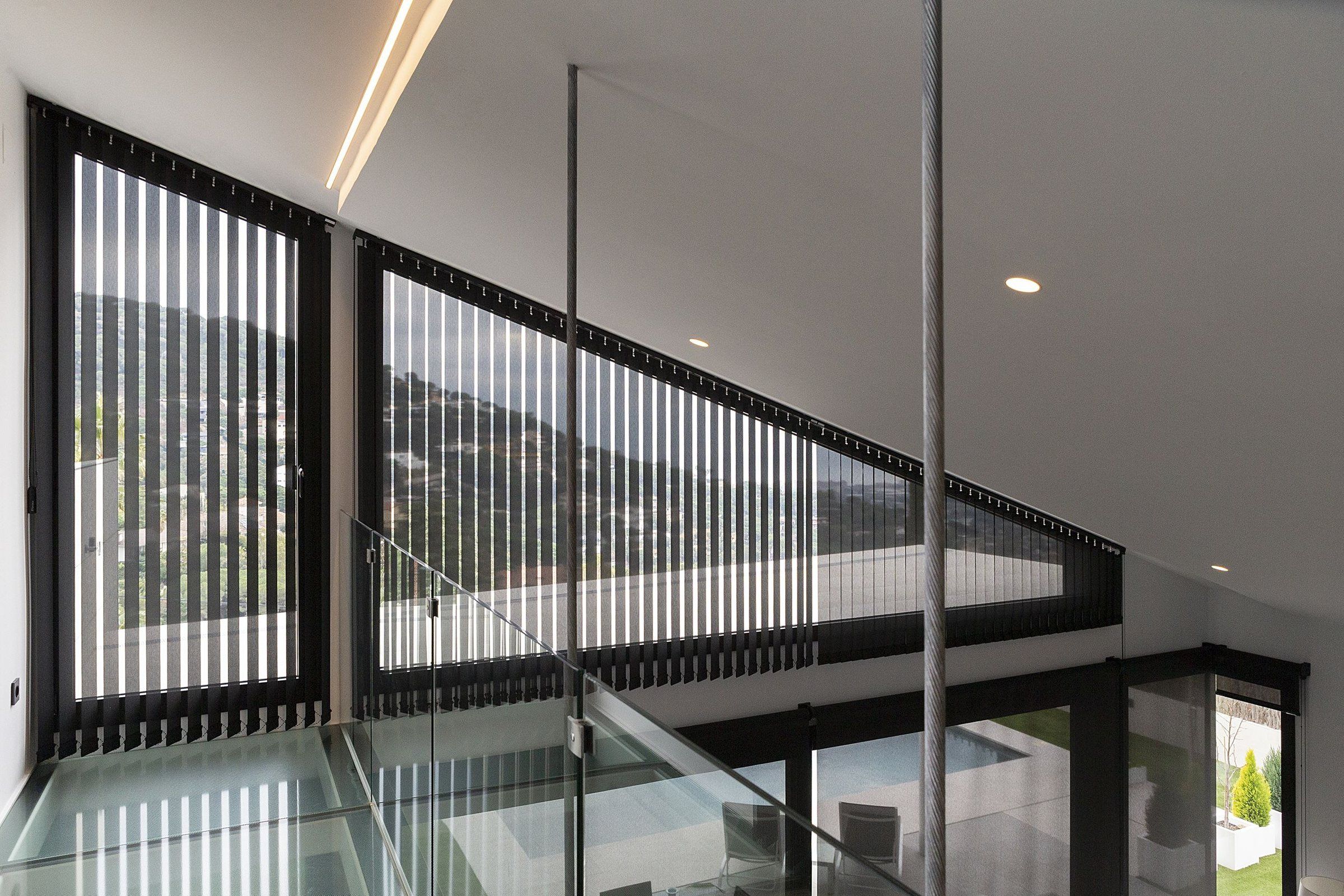 Vertical blinds (2)