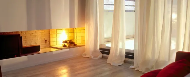 Net curtain in a chic, traditional setting