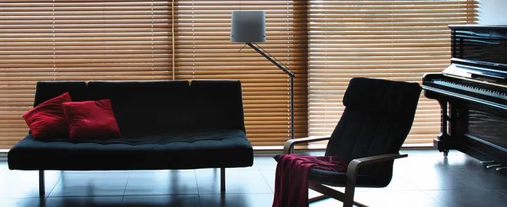 Venetian blind in a spacious room