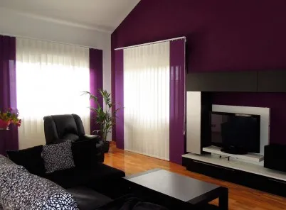 Cortinas verticales con lamas de diferentes colores